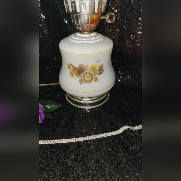 Vintage Victorian Hurricane Lamp from 1967 - Picture 5 of 8
